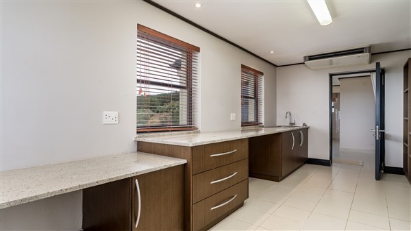 Nebenraum bei Küche