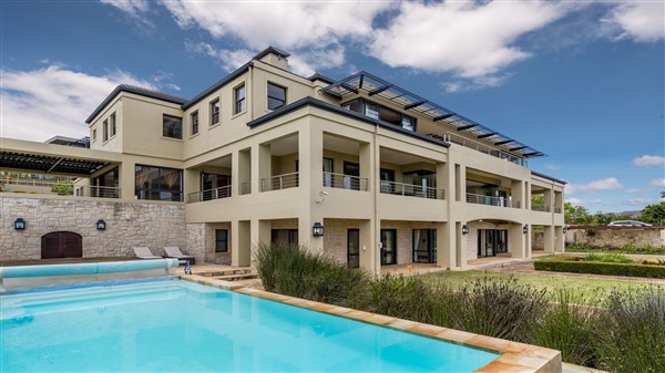 SÜDAFRIKA! NEU - meisterhafte, großzügige Architektenvilla mit perfektem Ausblick